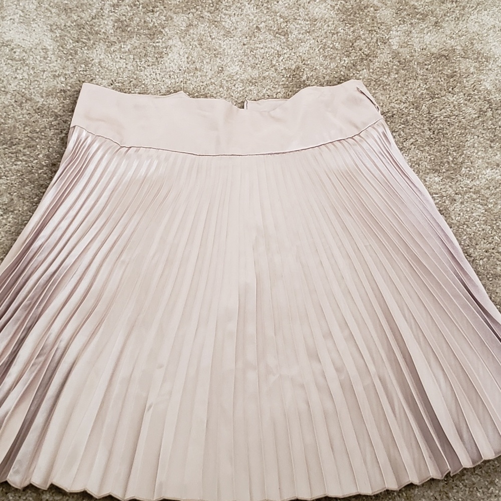 Have brand size M gold midlength skirt